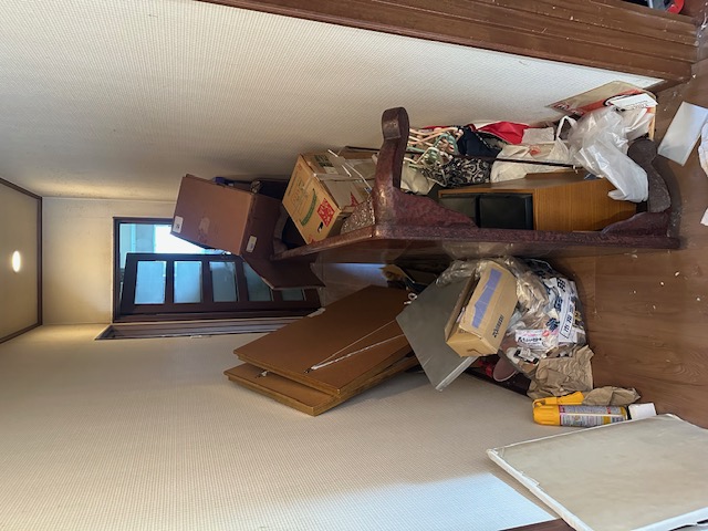 家財を整理する前の室内